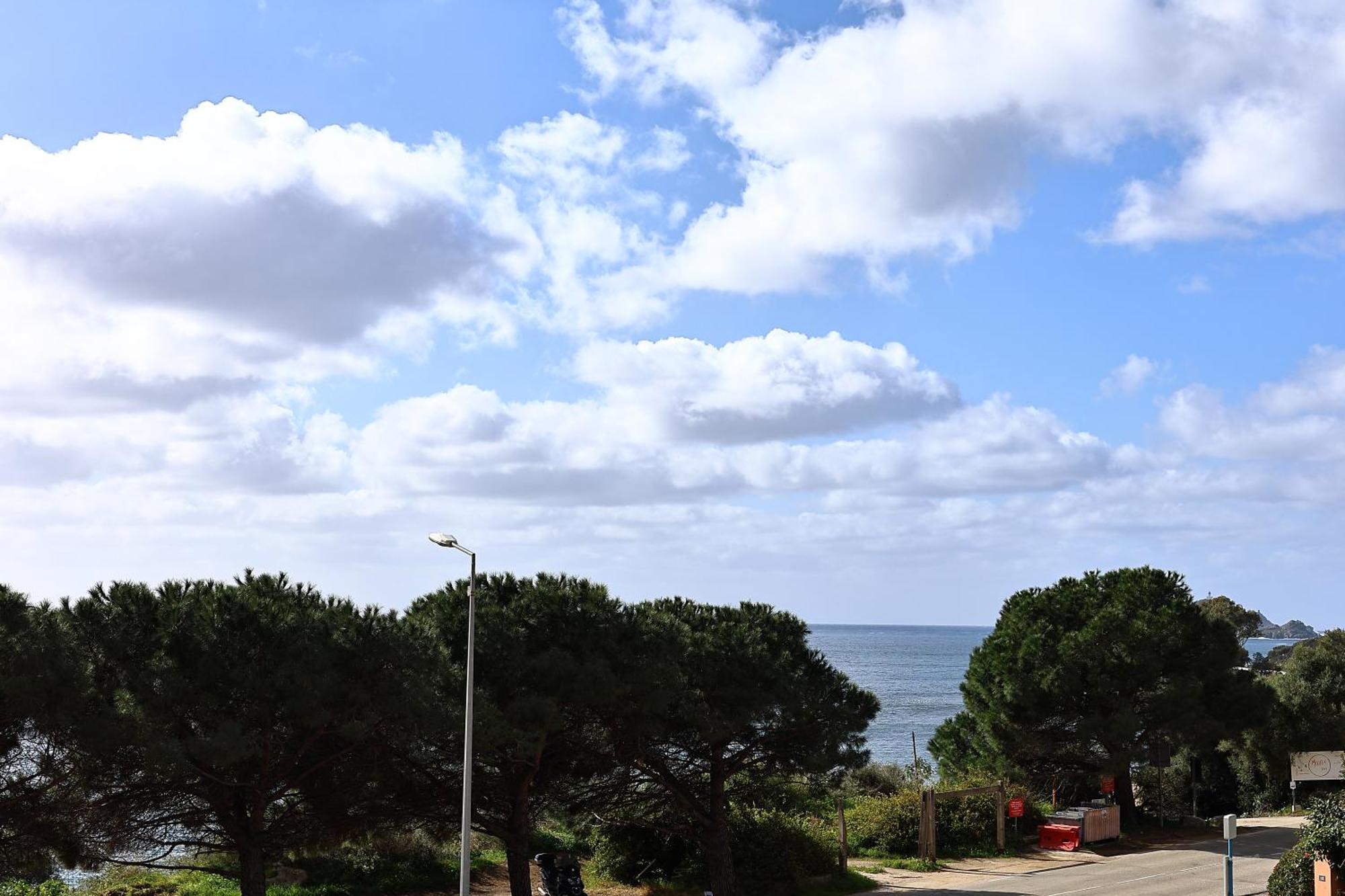Evasion Corse - T2 Vue Mer, Piscine & Apartment Ajaccio (Corsica)